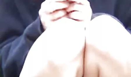 Dahlia Sky española follada anal se folla a dos jóvenes jugadores