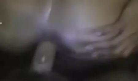 Slim perra follando folladas amateur españolas a sí misma con una goma