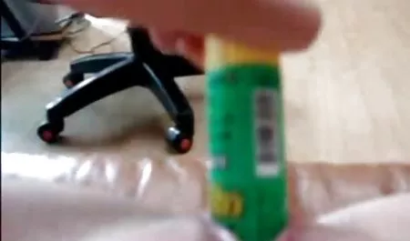 Sexo ver videos pornos caseros en español con un hombre con barba en el coche.