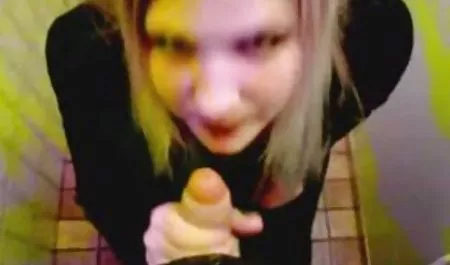 Diversión xxx españolas anal en blanco y negro en la casa de la intimidación