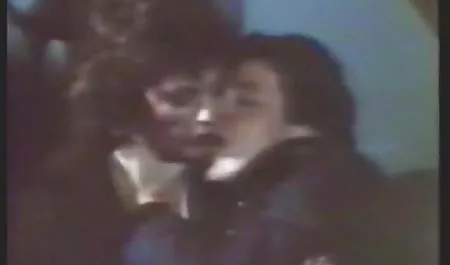 Doris Ivy y el hombre viejo al lado de sexo por primera vez en español la piscina