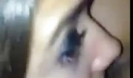 Ariel de la xxx negras en español rosa vibrador masturbación con la mano