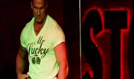 El otro compañero en la sexo vintage español delantera de su esposa