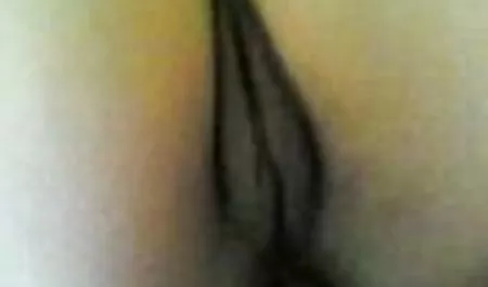 Tomadura sexo lesbianas en español de pelo, rubia, Candee Delicioso patio trasero.