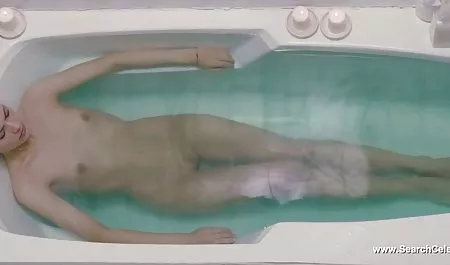 Muchacha xxx insesto en español de pelo rojo por un hombre viejo