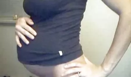 El sexo casero con camara escondida piso debajo de la mesa.