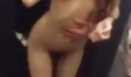 Teaser de la muchacha sexso español con el paquete, mojada