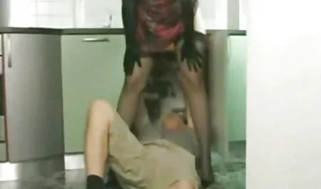 La madre y la hija y su novio con sexo suave español él.